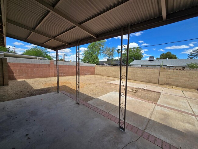 Building Photo - 2527 S Rita Ln