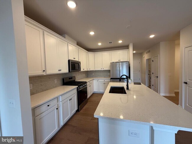 Building Photo - 1 Culvert Dr