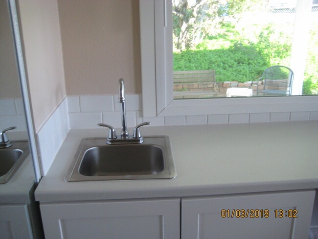 Building Photo - 40 La Cruz Ave