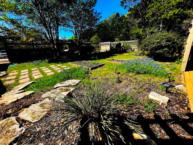 Building Photo - 104 S Tumbleweed Trail