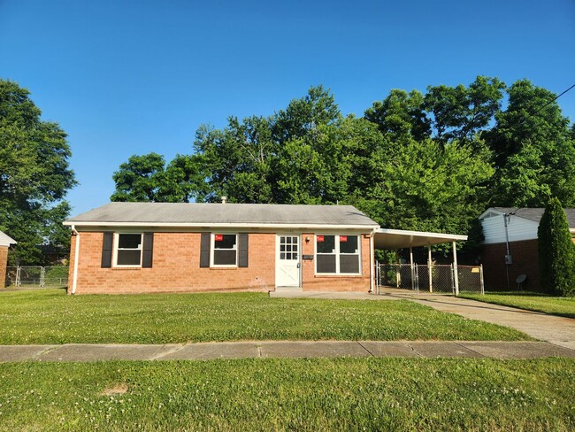 Primary Photo - Spacious 3 bedroom 1 bath home - recently ...