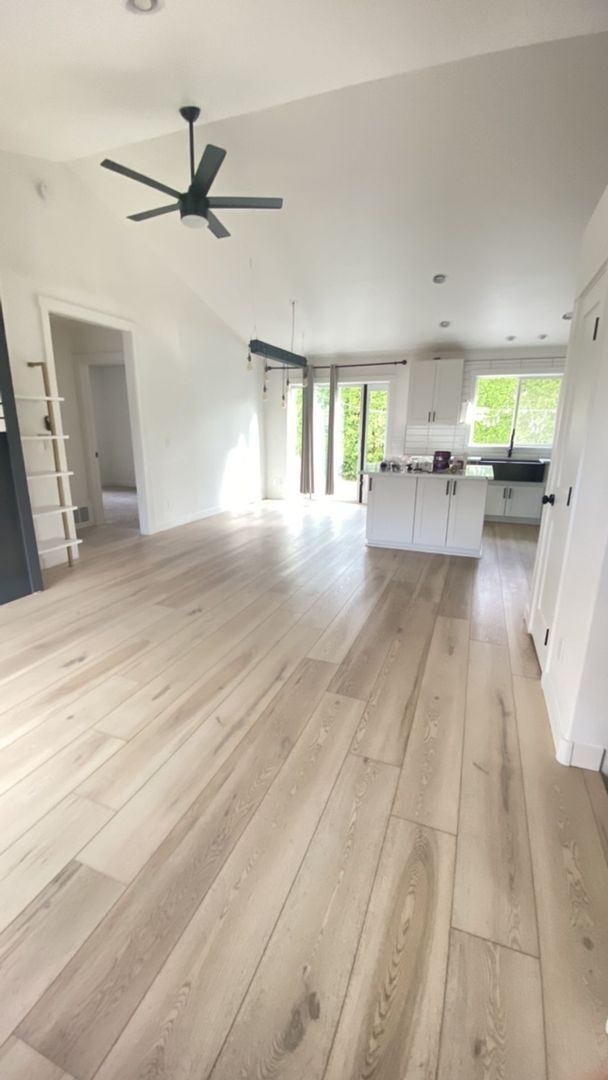 Building Photo - Spacious home in a Prime Location-6-month ...