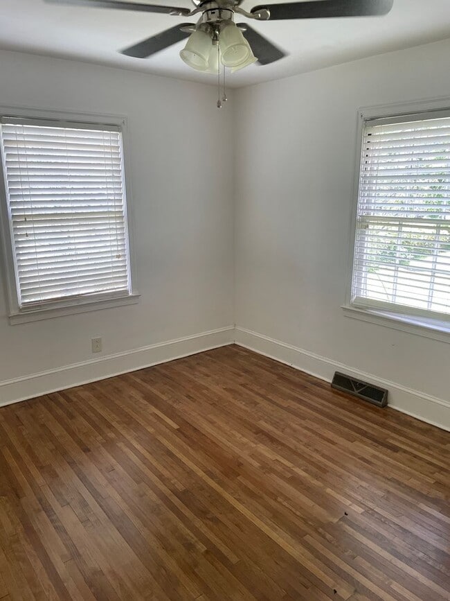 Building Photo - 5212 Brenda Dr