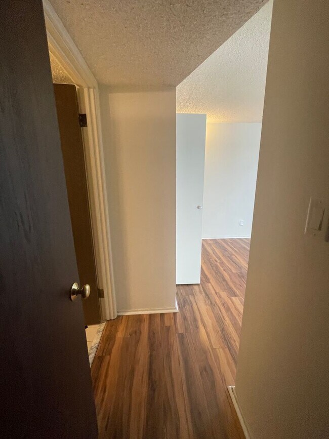 Building Photo - Two-Bed in Independence Condominium | Early Move-in Option!