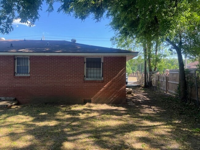 Building Photo - 209 Johnson St