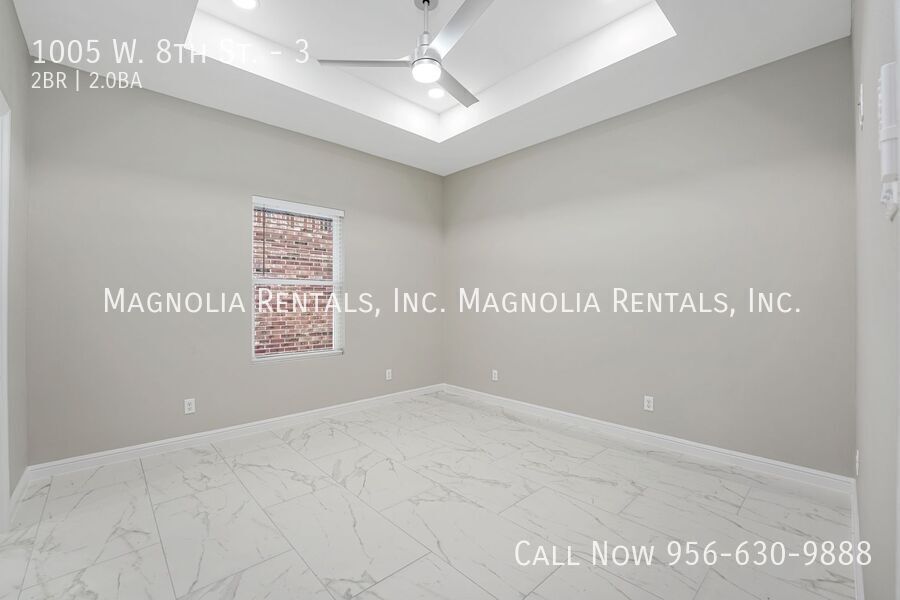 Building Photo - 1005 W 8th St