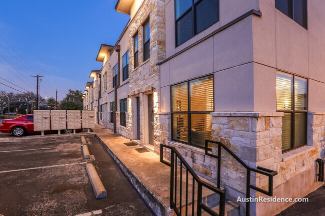 Building Photo - 711 32nd W St