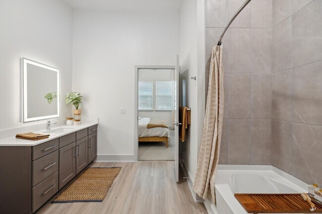 Building Photo - Move-In Special: 4–6 Weeks Free