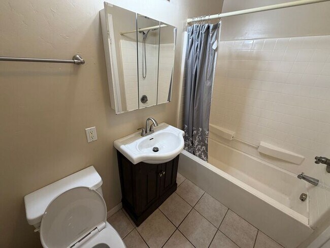 Building Photo - 5402 Balboa Arms Dr