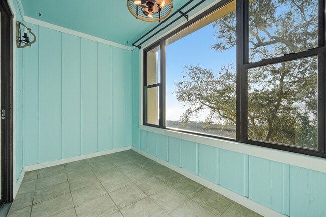 Building Photo - 7 Marina Cove Dr