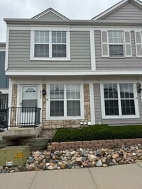 Building Photo - ADORABLE TOWNHOME