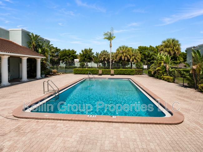 Building Photo - 2862 Somerset Park Dr