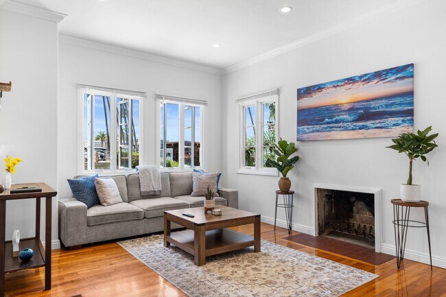 Building Photo - Charming 2 Bed 1 bath "fully furnished monthly rental" in La Jolla Village.