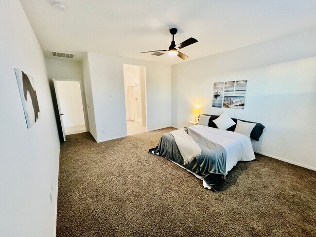 Building Photo - 1131 W Chimes Tower Dr