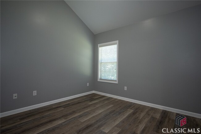 Building Photo - 168 Putters Dr