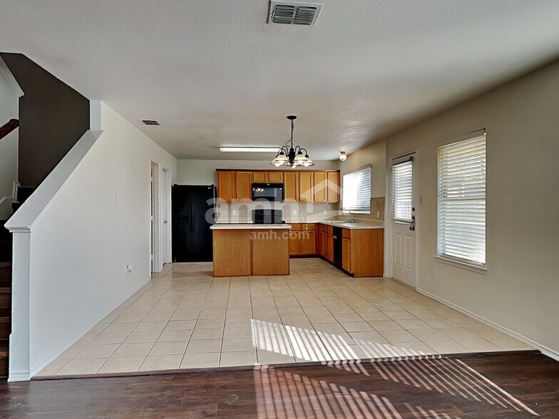 Building Photo - 2101 Hanakoa Falls Dr