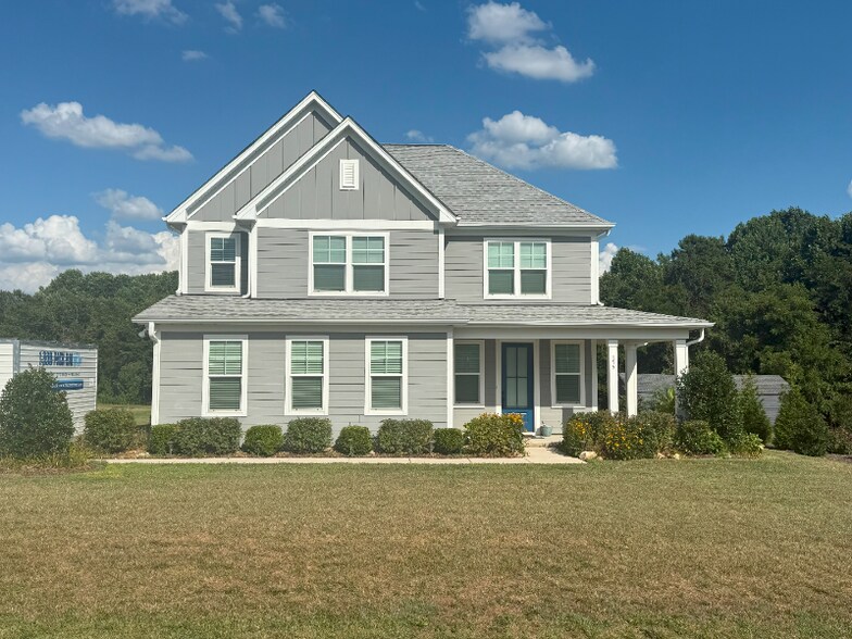 Primary Photo - 155 Goldenrod Cir