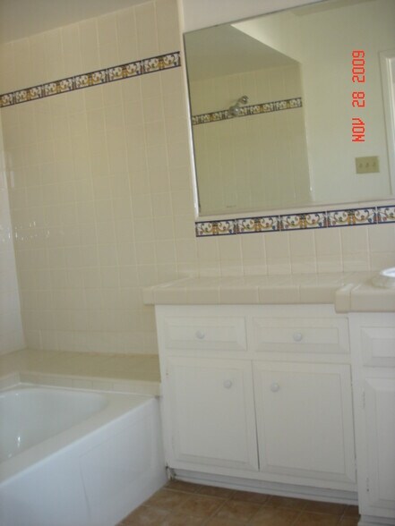 Building Photo - 918 3rd St