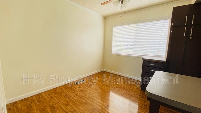 Building Photo - 502 Delafield Ave