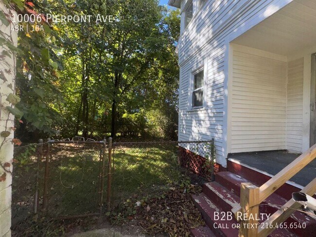 Building Photo - 10006 Pierpont Ave