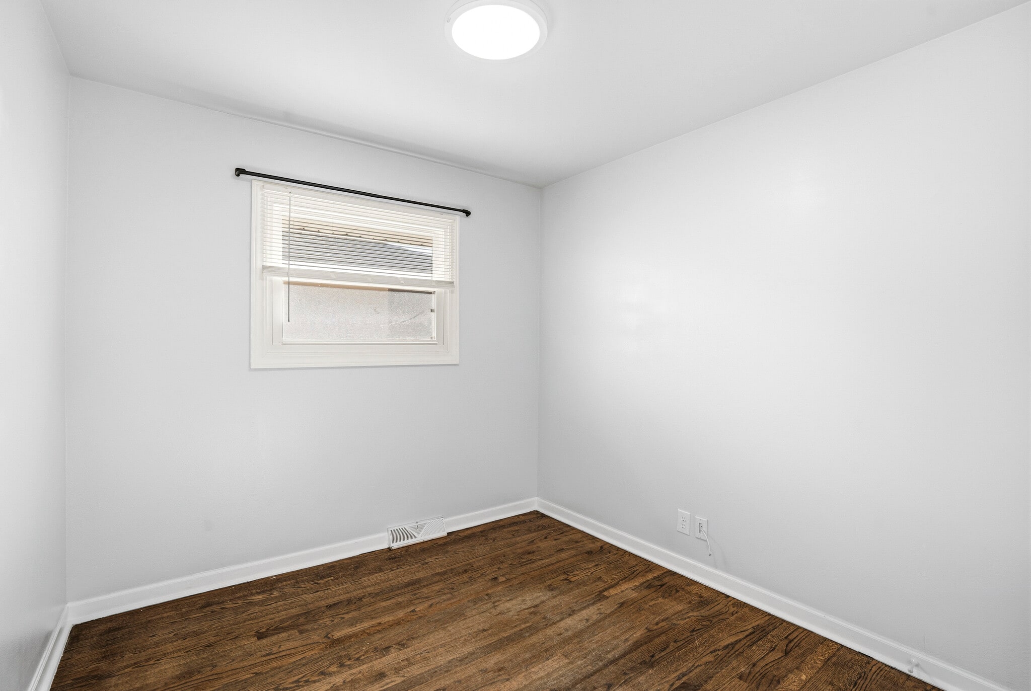 Building Photo - 3316 E Bottsford Ave