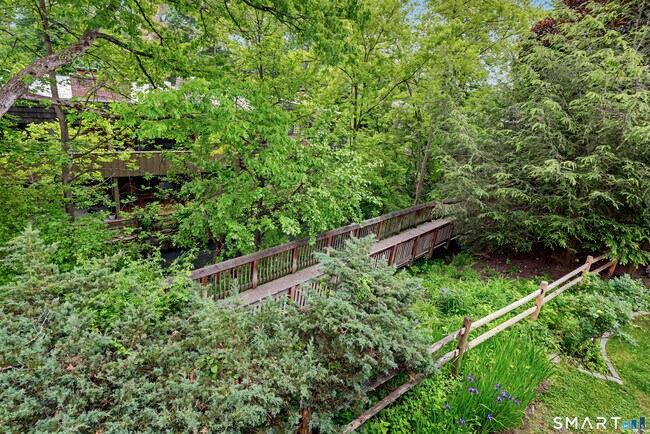Building Photo - 172 Gillies Ln