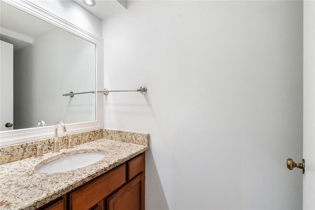 Building Photo - 648 Cleburne Terrace NE