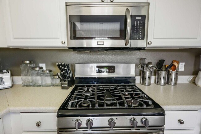 Building Photo - "Chic 1-Bedroom Oasis in Prime Las Vegas Location – 813 Sq. Ft. of Comfort with a GARAGE!"