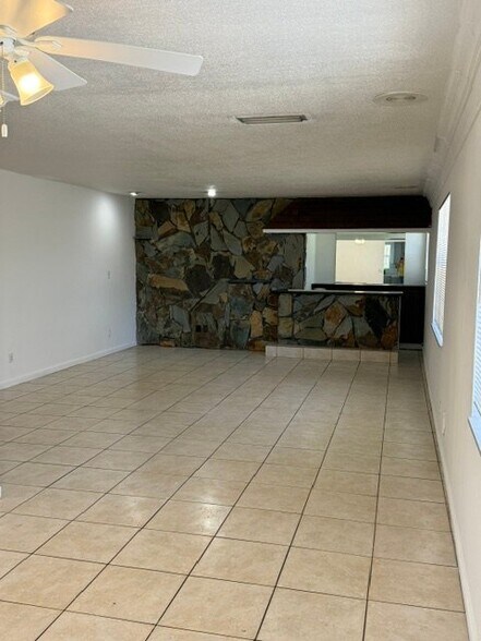 Building Photo - 1020 N 18th Ct