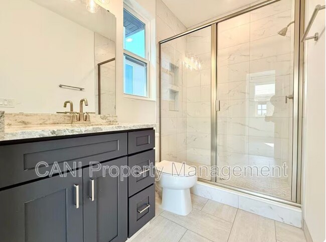 Building Photo - 728 Ellwood Ave