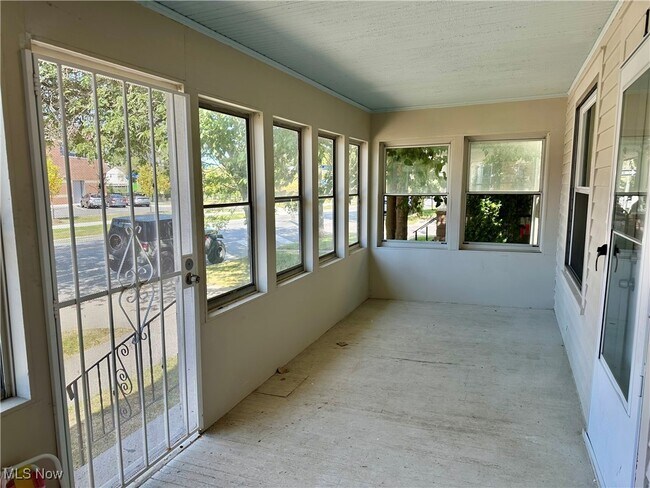 Building Photo - 1855 W 65th St