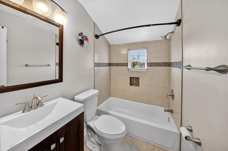 Building Photo - 5211 Jay St NE