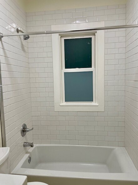 Shower surround - 1161 Hubbard Ave