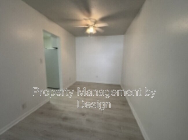 Building Photo - 1039 5th St