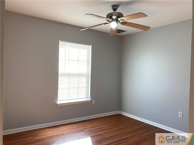 Building Photo - 1127 Fernwood Ct