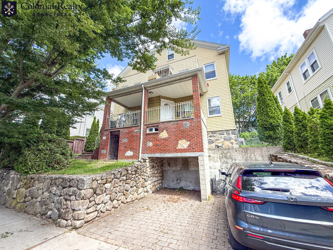 Building Photo - 81 Putnam St