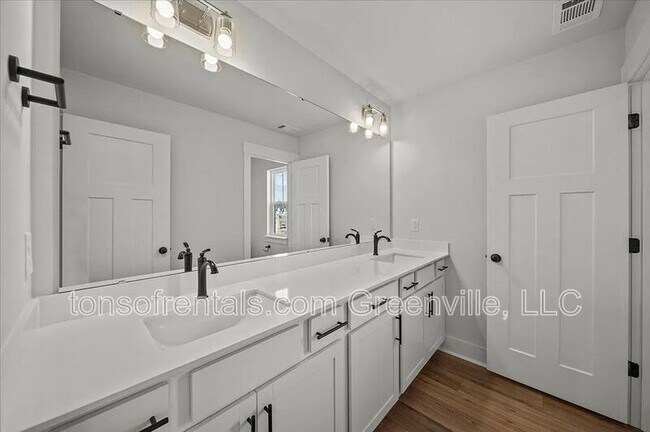 Building Photo - 415 Ml Pk Wy
