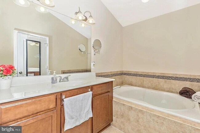 Building Photo - 11882 Country Squire Way