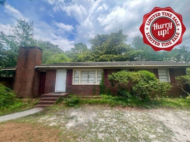 Primary Photo - RENT SPECIAL! Large Brick home on UNCW bik...