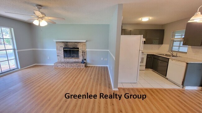 Building Photo - Adorable 2 Bed/1 Bath Updated Home in Seve...