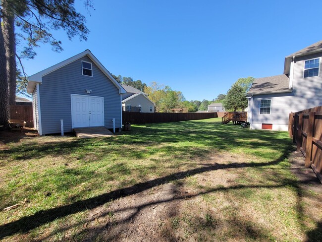 Building Photo - Beautiful & Spacious 4 bedroom, 2.5 bath h...