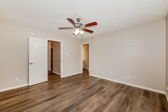 Building Photo - 2014 Dutch Elm Dr