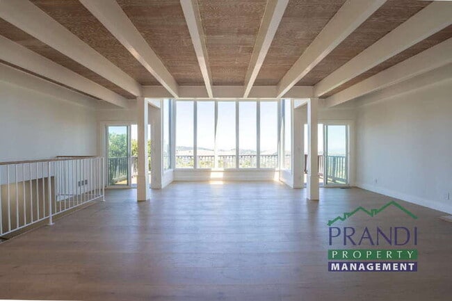 Building Photo - 645 Fawn Dr
