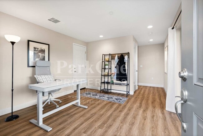 Building Photo - Modern 4-Bedroom Home with Garage in Martinez