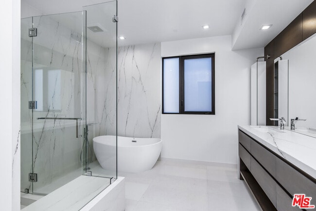 Building Photo - 2019 Barry Ave