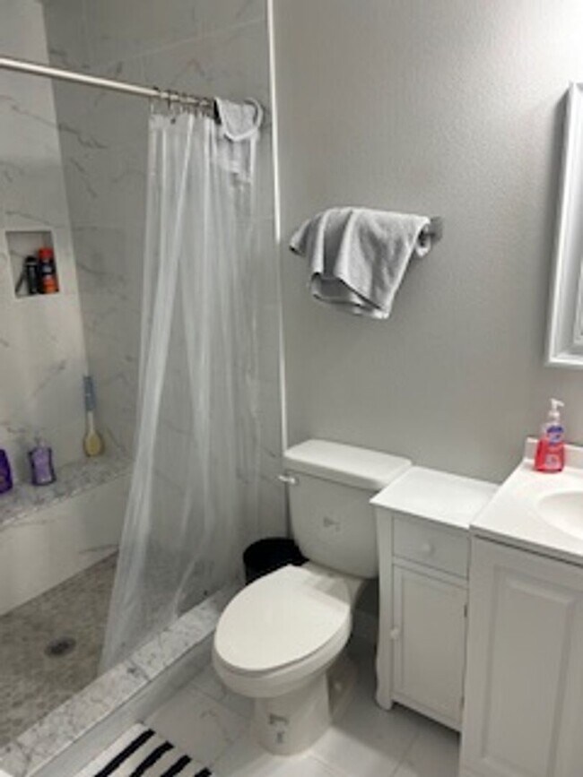 Building Photo - 2 bedroom / 2.5 bath new construction avai...