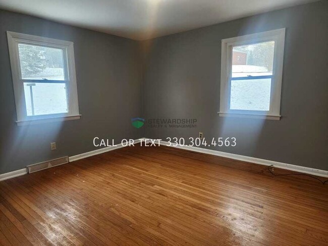 Building Photo - 1107 Field St NW