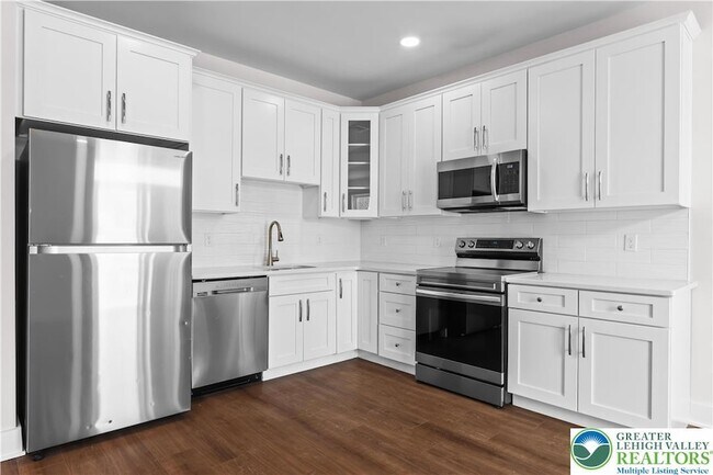 Building Photo - 1674 Best Pl