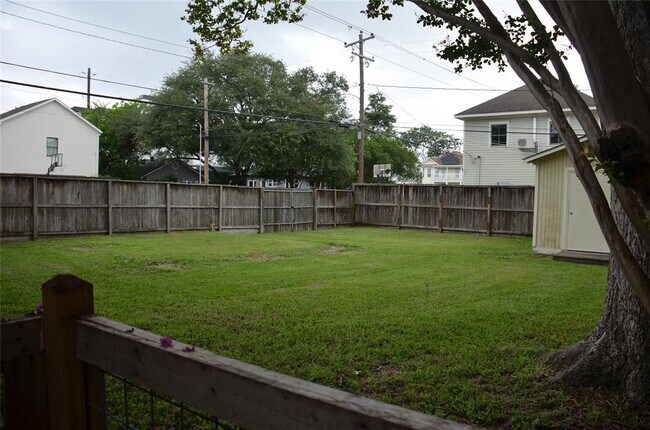 Building Photo - 1245 Omar St