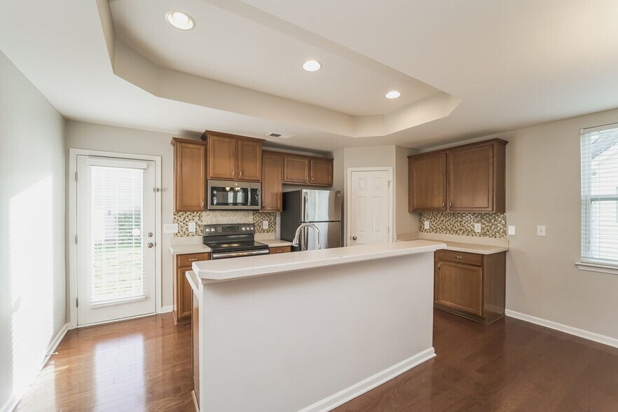 Building Photo - 701 Hicklin Dr